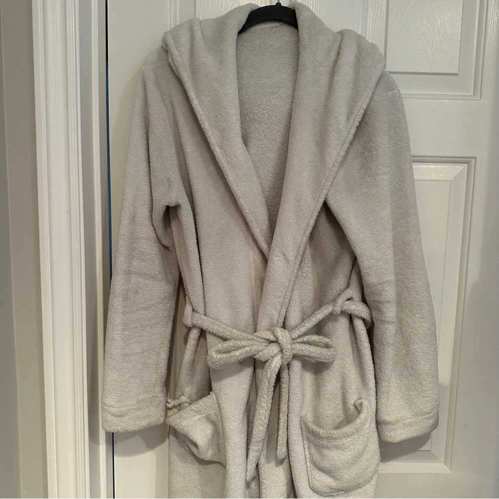 3/$10 🛒🛍️ Forever 21 White Robe
